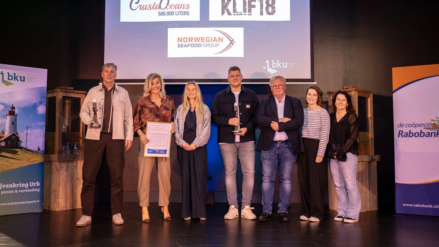 Op de foto (vlnr): Jan Jongman (Klif18), Babette Jongman (Klif18), Emma de Boer – Jongman (Klif18), Johannes Korf (Norwegian Seafood Group), Rob Dragt (Rabobank), Kim Zuurmond (Crusta Oceans) en Nadine Zuurmond (Crusta Oceans).